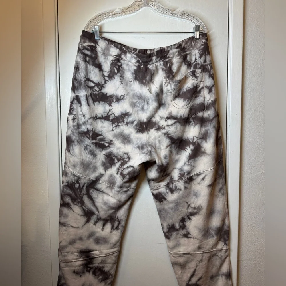 NWT True Religion Men’s Gilden Beige White Cream Tie Dye Jogger Pants Size XL